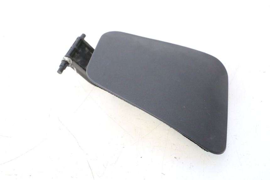 photo de TAMPA DE INSPEÇÃO DIANTEIRA SUZUKI BURGMAN 125 (2007 - 2014) - Detalhe da peça