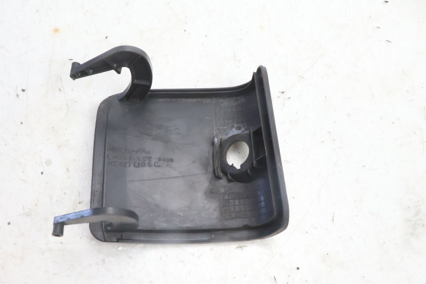 photo de TAMPA DE INSPEÇÃO DIANTEIRA HONDA FES PANTHEON 2T 125 (1998 - 2002) - Detalhe da peça