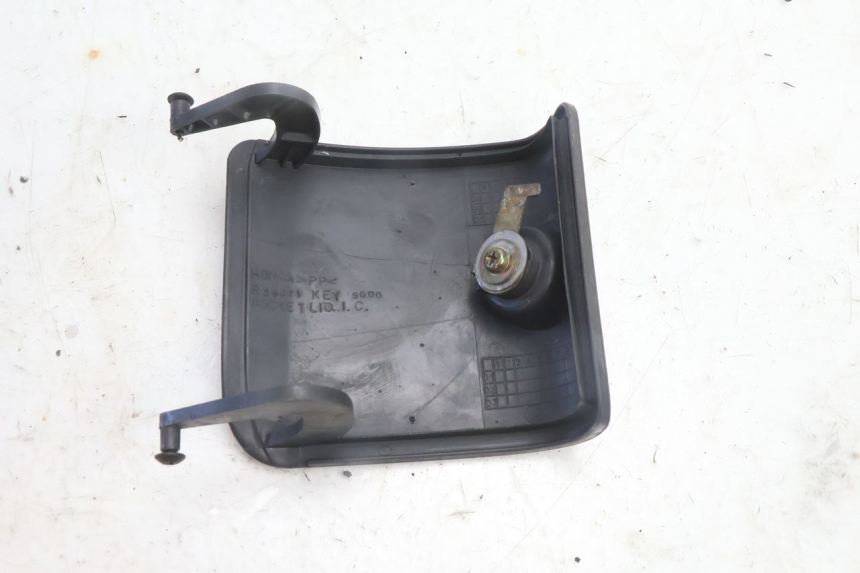 photo de TAMPA DE INSPEÇÃO DIANTEIRA HONDA FES PANTHEON 2T 125 (1998 - 2002) - Zoom do estado de desgaste