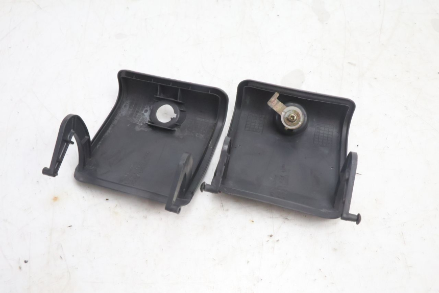 photo de TAMPA DE INSPEÇÃO DIANTEIRA HONDA FES PANTHEON 2T 125 (1998 - 2002) - Ampliação técnica