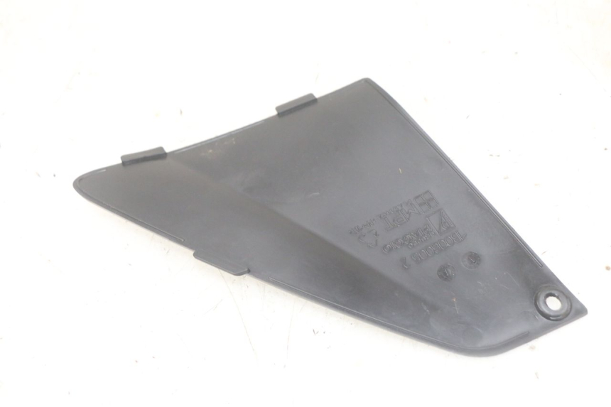 photo de TAMPA DE INSPEÇÃO DIANTEIRA PIAGGIO MP3 HPE 300 (2019 - 2026) - Zoom do estado de desgaste
