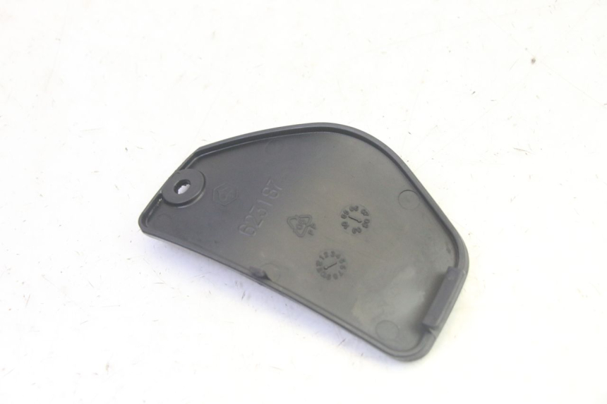 photo de TAMPA DE INSPEÇÃO DIANTEIRA PIAGGIO MP3 RL 250 (2006 - 2010) - Zoom do estado de desgaste