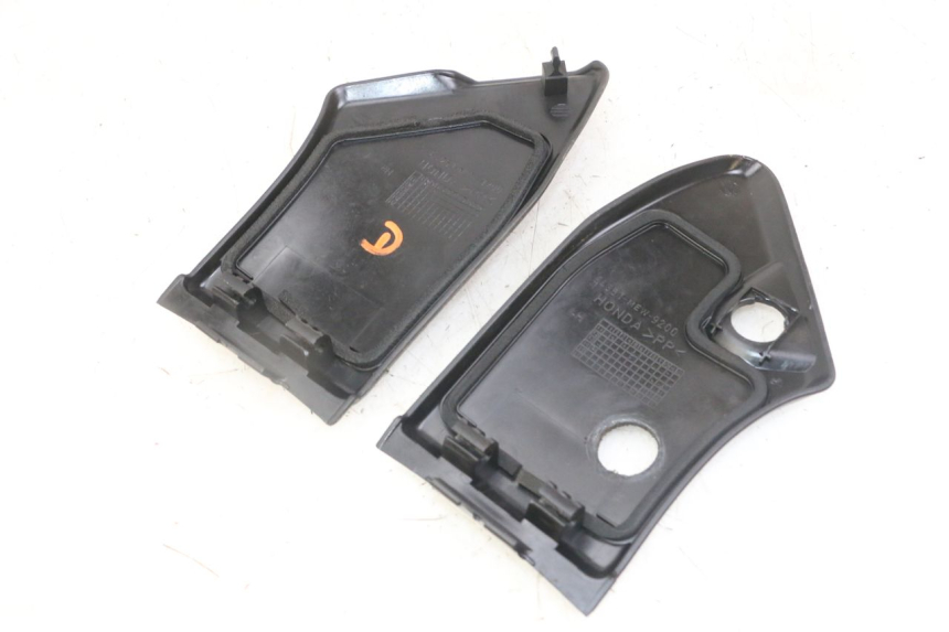 photo de TAMPA DE INSPEÇÃO DIANTEIRA HONDA NTV DEAUVILLE ABS 700 (2007 - 2016) - Detalhe da peça