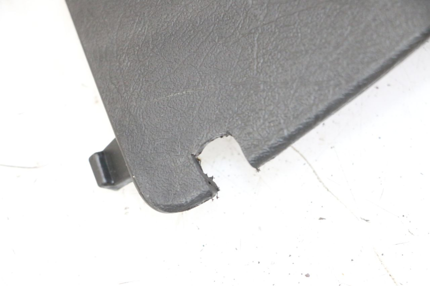 photo de TAMPA DE INSPEÇÃO DIANTEIRA PIAGGIO VESPA GRANTURISMO 200 (2004 - 2005) - Pontos de fixação