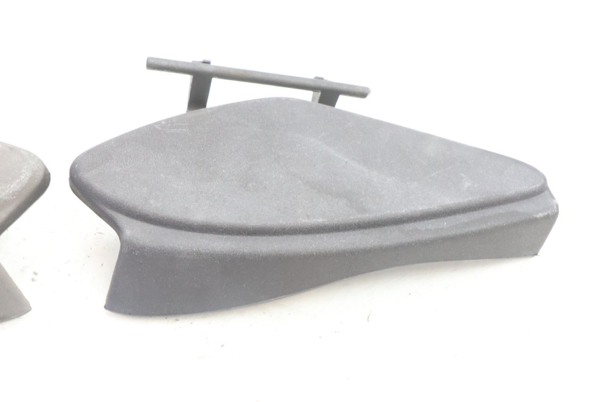 photo de TAMPA DE INSPEÇÃO DIANTEIRA PIAGGIO X9 AMALFI 180 (2000 - 2003) - Pontos de fixação