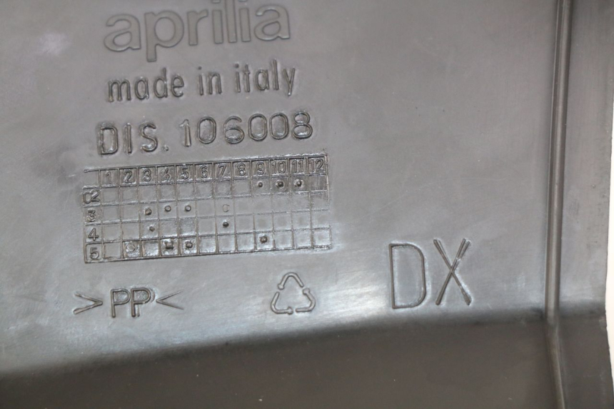 photo de TAMPA DE INSPEÇÃO DIREITA APRILIA ATLANTIC 125 (2003 - 2009) - Detalhe da peça
