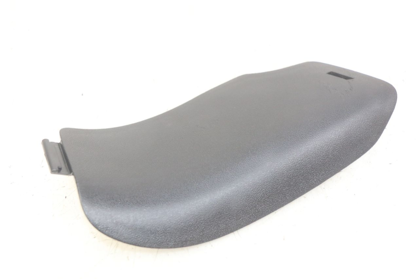 photo de TAMPA DE INSPEÇÃO DIREITA PEUGEOT ELYSEO 125 (1999 - 2004) - Outro ângulo de visão
