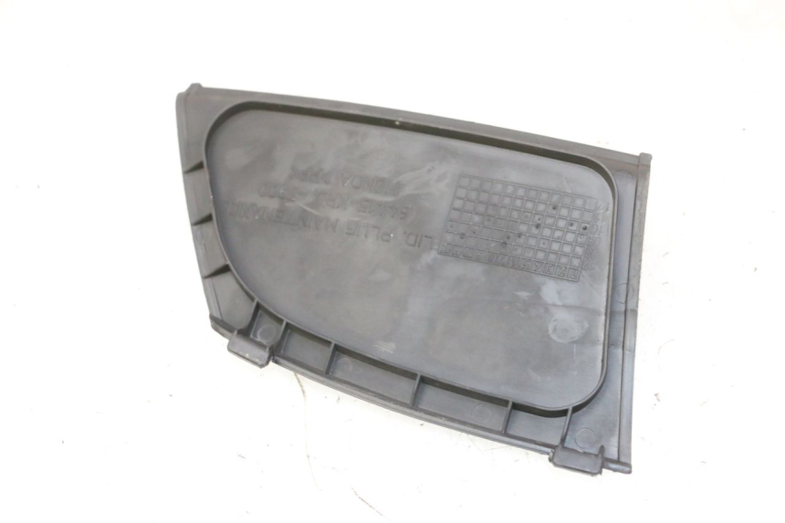 photo de TAMPA DE INSPEÇÃO DIREITA HONDA FES S-WING SWING ABS 125 (2007 - 2015) - Detalhe da peça