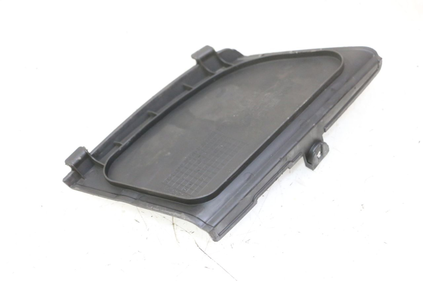 photo de TAMPA DE INSPEÇÃO DIREITA HONDA FES S-WING SWING ABS 125 (2007 - 2015) - Zoom do estado de desgaste