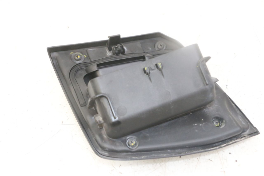 photo de TAMPA DE INSPEÇÃO DIREITA HONDA FORZA ABS 300 (2013 - 2017) - Detalhe da peça