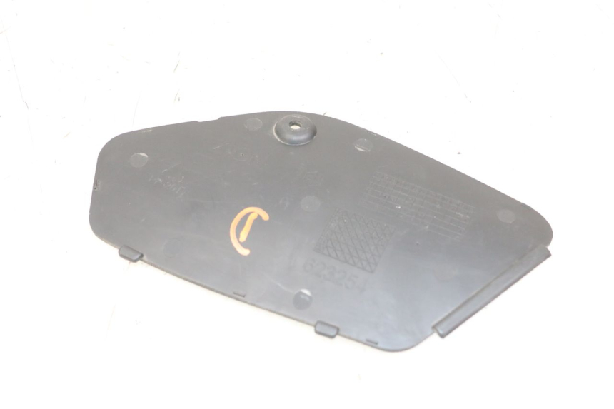 photo de TAMPA DE INSPEÇÃO DIREITA PIAGGIO MP3 HPE 350 (2018 - 2020) - Zoom do estado de desgaste