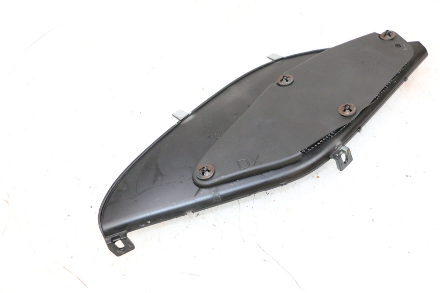 photo de TAMPA DE INSPEÇÃO DIREITA PIAGGIO MP3 HPE 300 (2019 - 2026) - Zoom do estado de desgaste