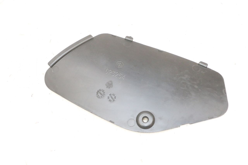 photo de TAMPA DE INSPEÇÃO DIREITA PIAGGIO MP3 125 (2006 - 2014) - Detalhe da peça