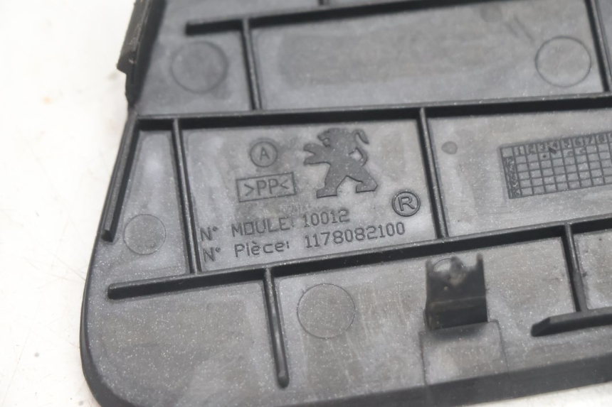 photo de TAMPA DE INSPEÇÃO DIREITA PEUGEOT SATELIS 125 (2013 - 2018) - Ampliação técnica