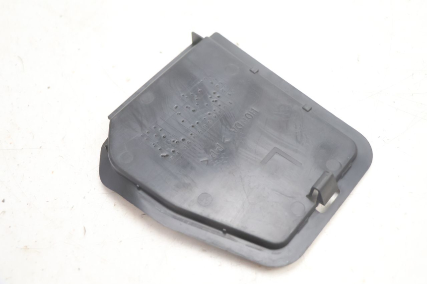 photo de TAMPA DE INSPEÇÃO ESQUERDA HONDA FJS SILVER WING SILVERWING 400 (2005 - 2008) - Outro ângulo de visão