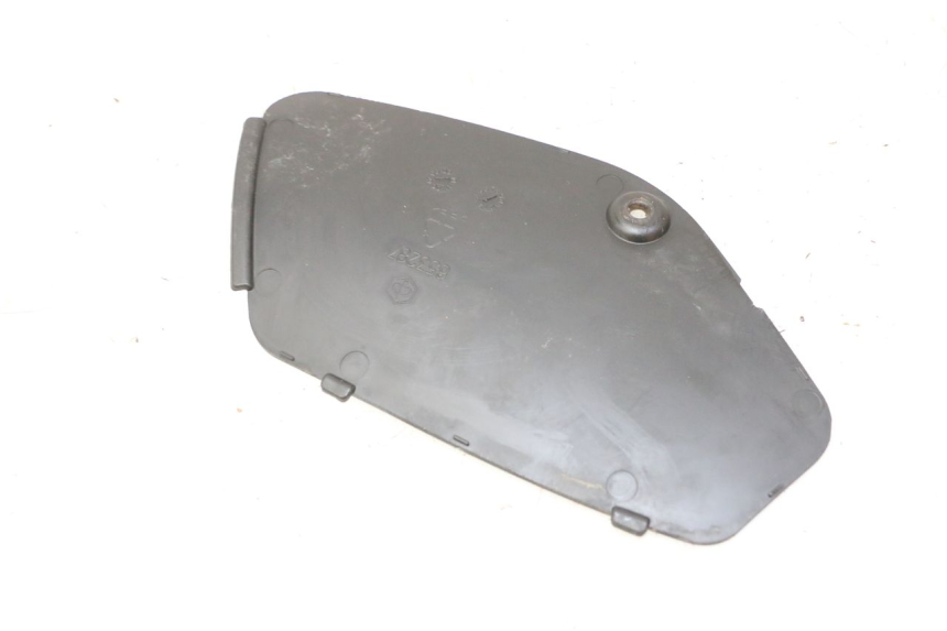 photo de TAMPA DE INSPEÇÃO ESQUERDA PIAGGIO MP3 LT 300 (2010 - 2016) - Zoom do estado de desgaste