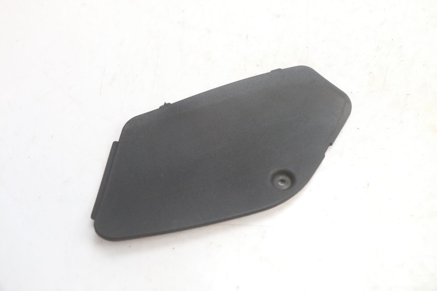 photo de TAMPA DE INSPEÇÃO ESQUERDA PIAGGIO MP3 125 (2006 - 2014) - Detalhe da peça