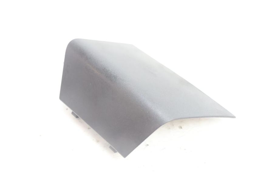 photo de TAMPA DE INSPEÇÃO ESQUERDA PEUGEOT SATELIS 125 (2006 - 2009) - Detalhe da peça