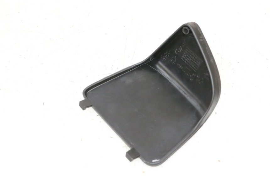 photo de TAMPA DE INSPEÇÃO ESQUERDA PIAGGIO VESPA GTS SUPER IE 125 (2009 - 2016) - Detalhe da peça