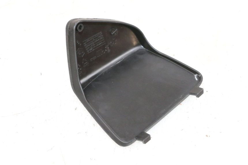 photo de TAMPA DE INSPEÇÃO ESQUERDA PIAGGIO VESPA GTS SUPER IE 125 (2009 - 2016) - Zoom do estado de desgaste