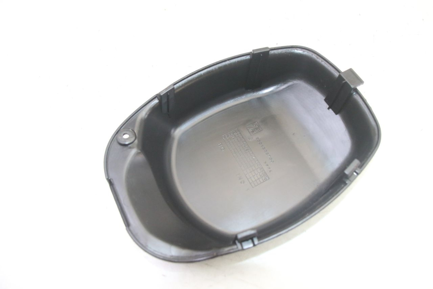 photo de TAMPA DE INSPEÇÃO PEUGEOT KISBEE 2T 50 (2010 - 2017) - Zoom do estado de desgaste