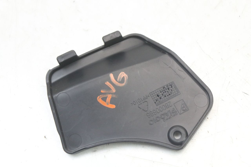 photo de TAMPA DE INSPEÇÃO PIAGGIO MP3 HPE 350 (2018 - 2020) - Pontos de fixação