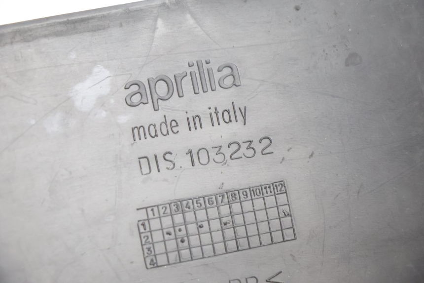 photo de TAMPA DE INSPEÇÃO APRILIA SCARABEO GT 125 (1999 - 2007) - Pontos de fixação
