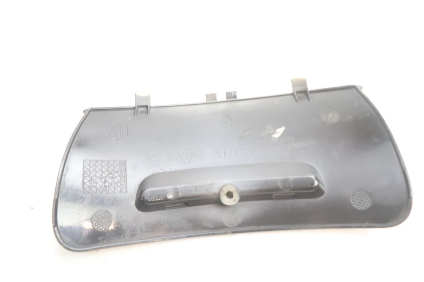 photo de TAMPA DE INSPEÇÃO PIAGGIO VESPA PRIMAVERA 2T 50 (2013 - 2018) - Pontos de fixação