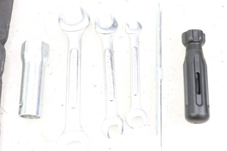 photo de KIT DE FERRAMENTAS DAELIM A-FOUR 2T 50 (2005 - 2012) - Detalhe da peça