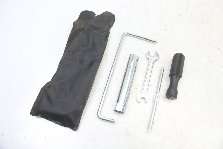 photo de KIT DE FERRAMENTAS SUZUKI BURGMAN 125 (2007 - 2014) - Detalhe da peça