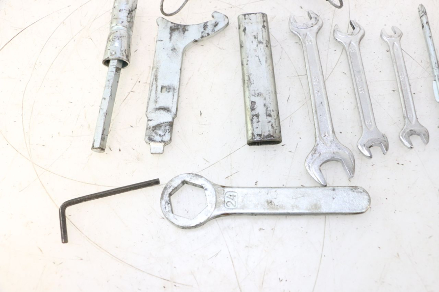 photo de KIT DE FERRAMENTAS HONDA CB F HORNET 600 (2005 - 2006) - Detalhe da peça