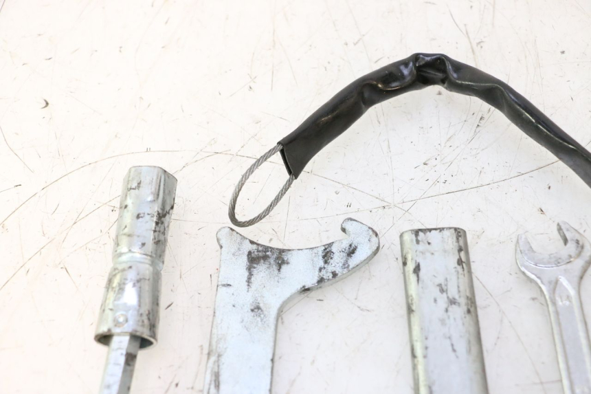 photo de KIT DE FERRAMENTAS HONDA CB F HORNET 600 (2005 - 2006) - Vista geral