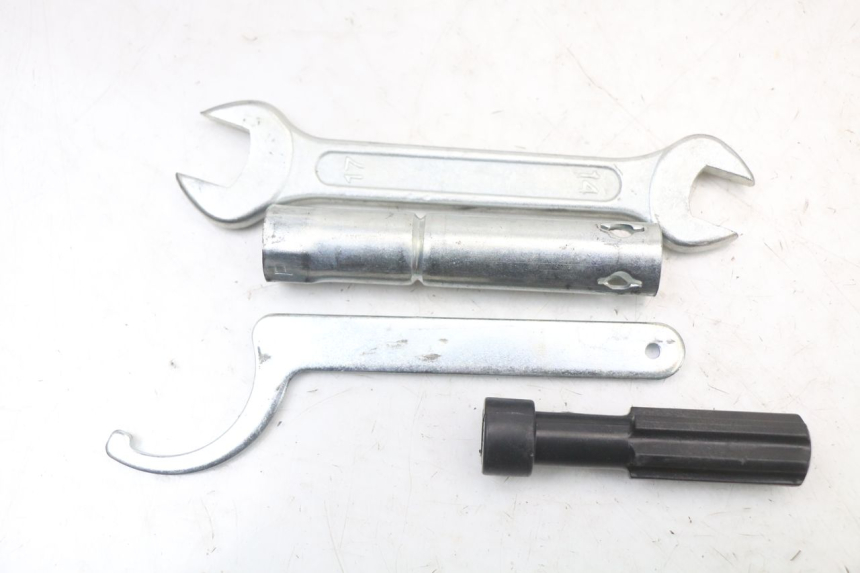 photo de KIT DE FERRAMENTAS KYMCO DINK STREET ABS 125 (2011 - 2018) - Outro ângulo de visão
