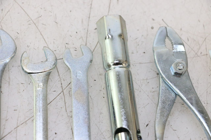 photo de KIT DE FERRAMENTAS YAMAHA FJR 1300 (2001 - 2005) - Estado da superfície