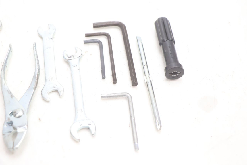 photo de KIT DE FERRAMENTAS YAMAHA FJR 1300 (2001 - 2005) - Outro ângulo de visão