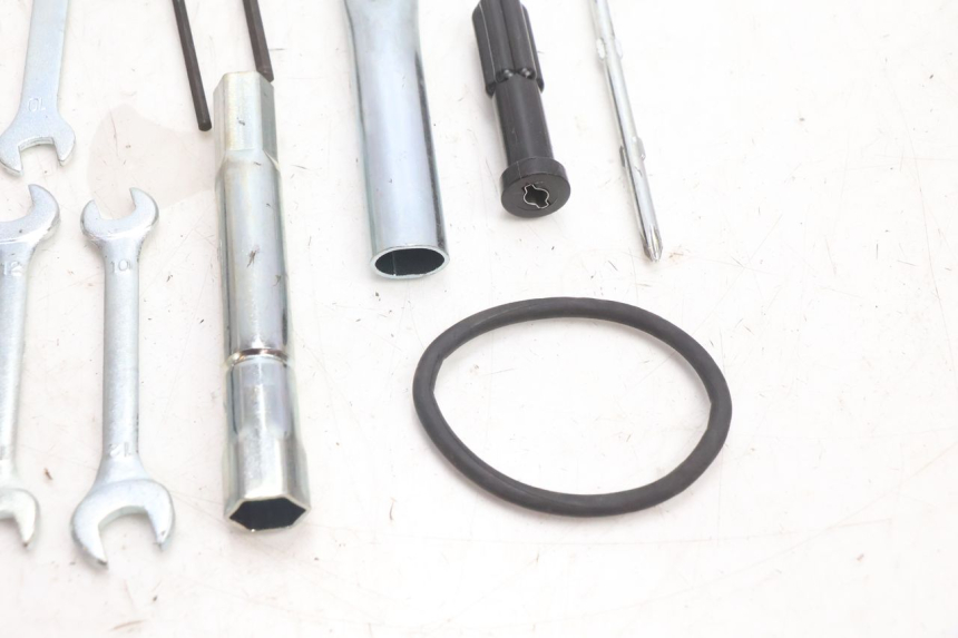 photo de KIT DE FERRAMENTAS YAMAHA FZ8 800 (2010 - 2016) - Outro ângulo de visão