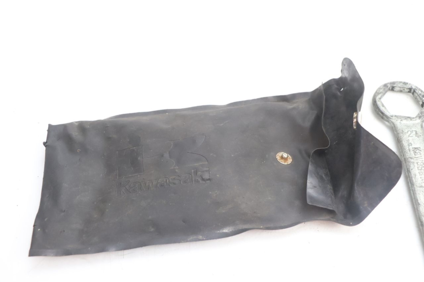 photo de KIT DE FERRAMENTAS KAWASAKI GPX F ZX750F 750 (1986 - 1990) - Zoom do estado de desgaste