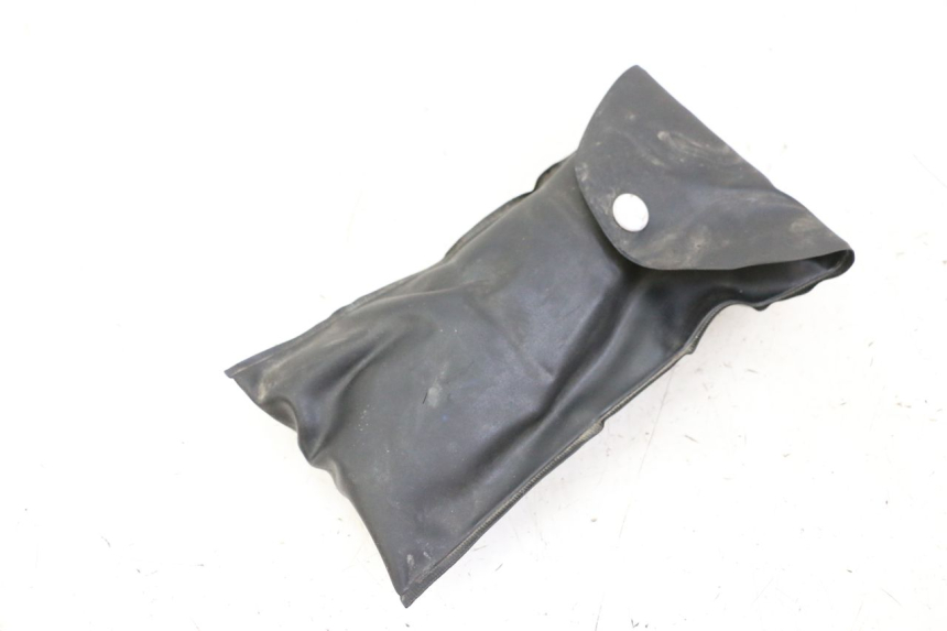 photo de KIT DE FERRAMENTAS SUZUKI GSR 750 (2011 - 2017) - Outro ângulo de visão