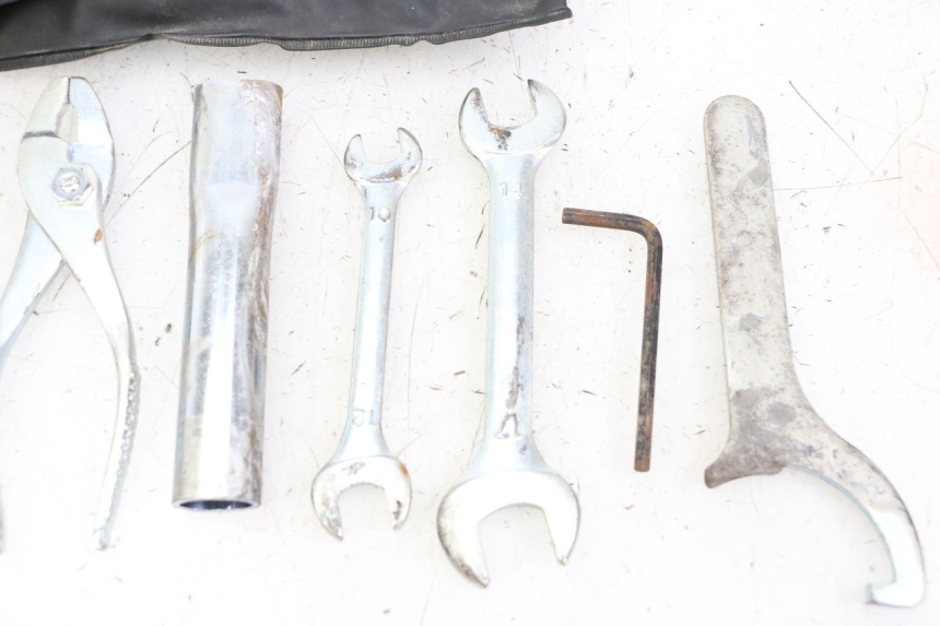 photo de KIT DE FERRAMENTAS SUZUKI GSR 750 (2011 - 2017) - Pontos de fixação