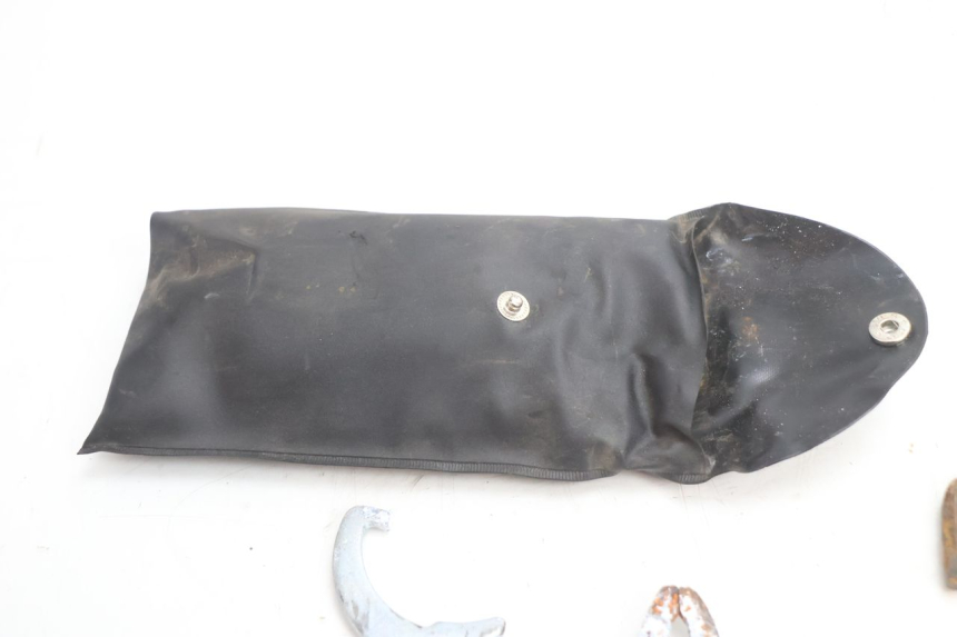 photo de KIT DE FERRAMENTAS SUZUKI GSR 600 (2005 - 2012) - Detalhe da peça