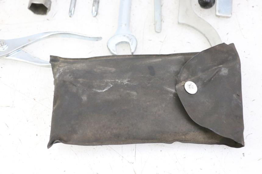 photo de KIT DE FERRAMENTAS KAWASAKI ZR7 ZR-7 S 750 (1999 - 2004) - Outro ângulo de visão