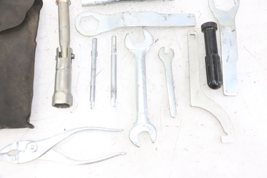 photo de KIT DE FERRAMENTAS KAWASAKI ZR7 ZR-7 S 750 (1999 - 2004) - Pontos de fixação