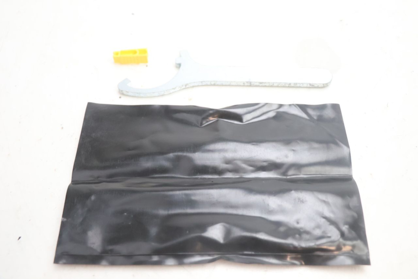 photo de KIT DE FERRAMENTAS PIAGGIO MP3 HPE 530 (2022 - 2026) - Outro ângulo de visão