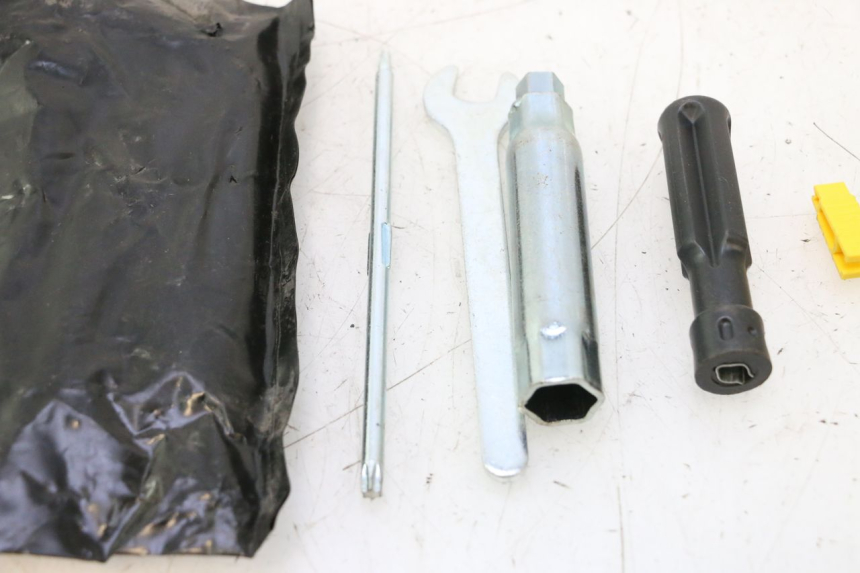 photo de KIT DE FERRAMENTAS PIAGGIO MP3 LT 400 (2007 - 2012) - Vista geral