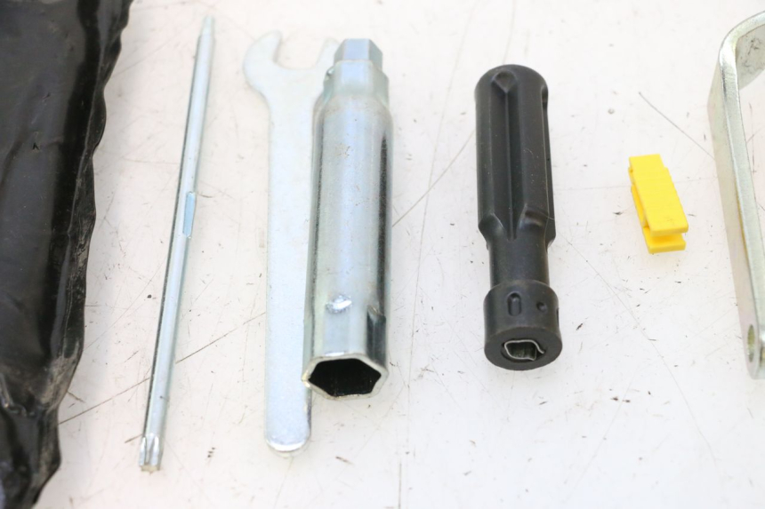 photo de KIT DE FERRAMENTAS PIAGGIO MP3 LT 400 (2007 - 2012) - Pontos de fixação