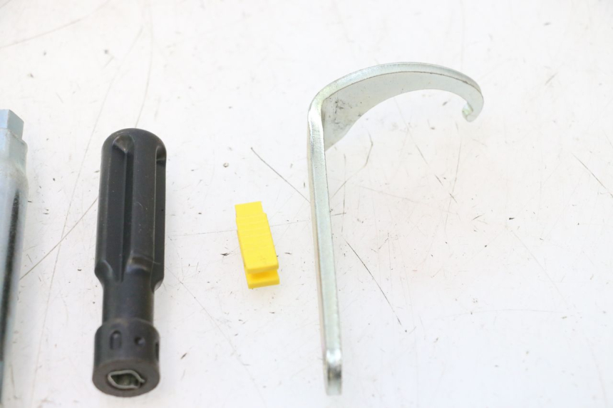 photo de KIT DE FERRAMENTAS PIAGGIO MP3 LT 400 (2007 - 2012) - Estado da superfície