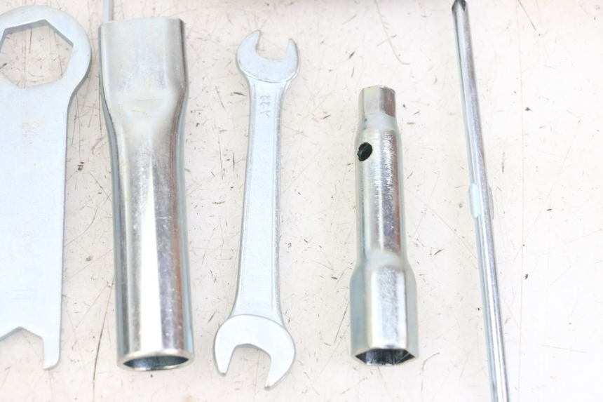 photo de KIT DE FERRAMENTAS ROYAL ENFIELD SCRAM 411 (2022 - 2024) - Zoom do estado de desgaste