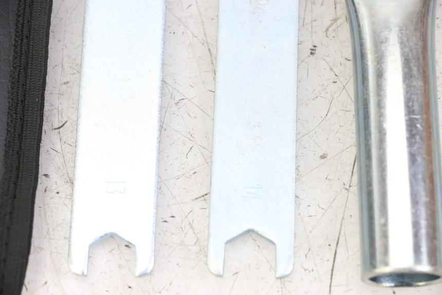 photo de KIT DE FERRAMENTAS ROYAL ENFIELD SCRAM 411 (2022 - 2024) - Outro ângulo de visão