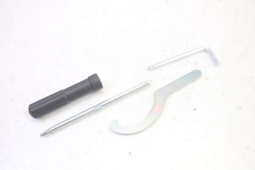 photo de KIT DE FERRAMENTAS YAMAHA TRICITY 300 (2020 - 2024) - Outro ângulo de visão