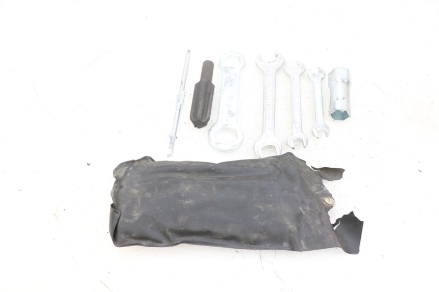 photo de KIT DE FERRAMENTAS YAMAHA TZR 50 (2008 - 2016) - Outro ângulo de visão